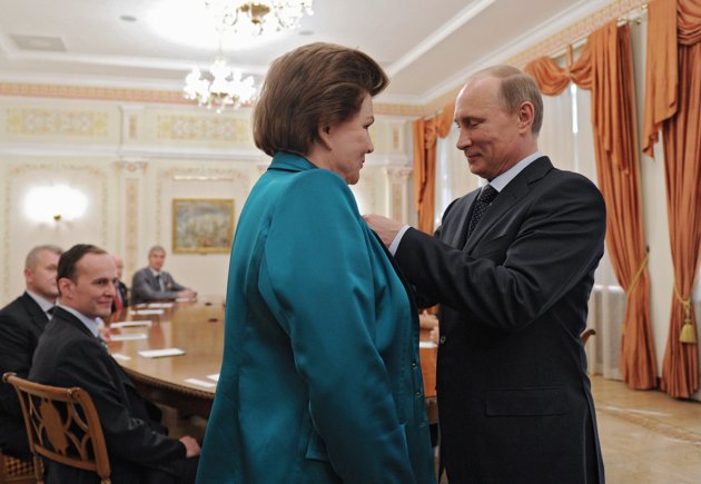 世界首位女航天員獲普京頒發獎章 曝險些有去無回