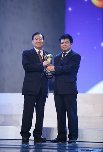 皇家寶貝榮膺2011央視年度品牌 創新模式閃耀嬰童行業