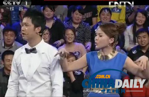 央視主播朱迅錄制節目疑沒穿內衣 激凸明顯