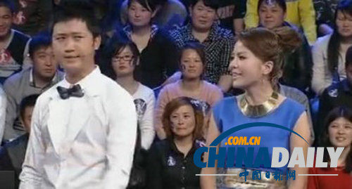 央視主播朱迅錄制節目疑沒穿內衣 激凸明顯