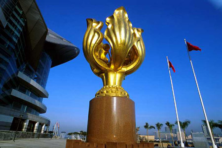 內(nèi)地土豪扎堆赴港買保險(xiǎn)