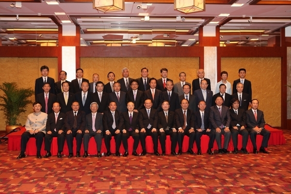 中日嘉賓在論壇上合影