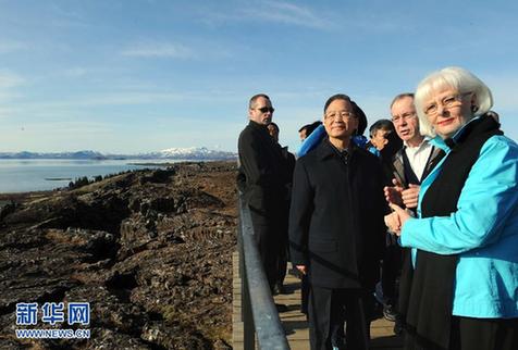 溫家寶在冰島考察板塊斷裂帶