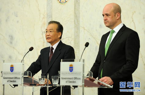 溫家寶與瑞典首相賴因費爾特共同會見記者