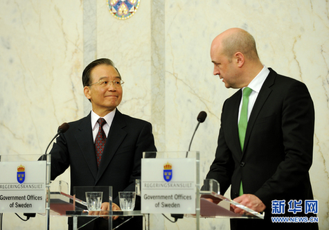 溫家寶與瑞典首相賴因費爾特共同會見記者