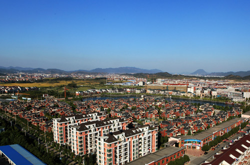 農村現代化的榜樣 花園村歡迎您