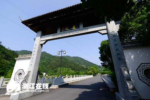 靠山吃山的新注解 富春江畔蘆茨村家家辦起農家樂