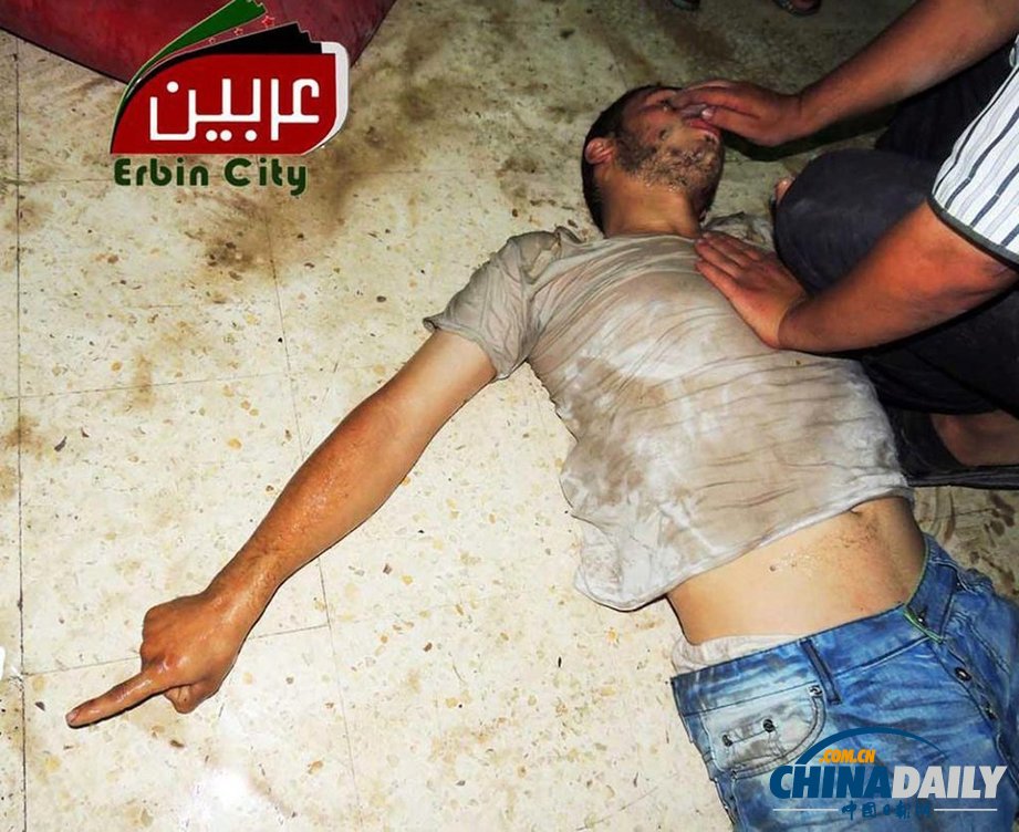 敘反對(duì)派稱政府毒氣彈轟炸致1300人死亡 包括婦女和兒童（圖）