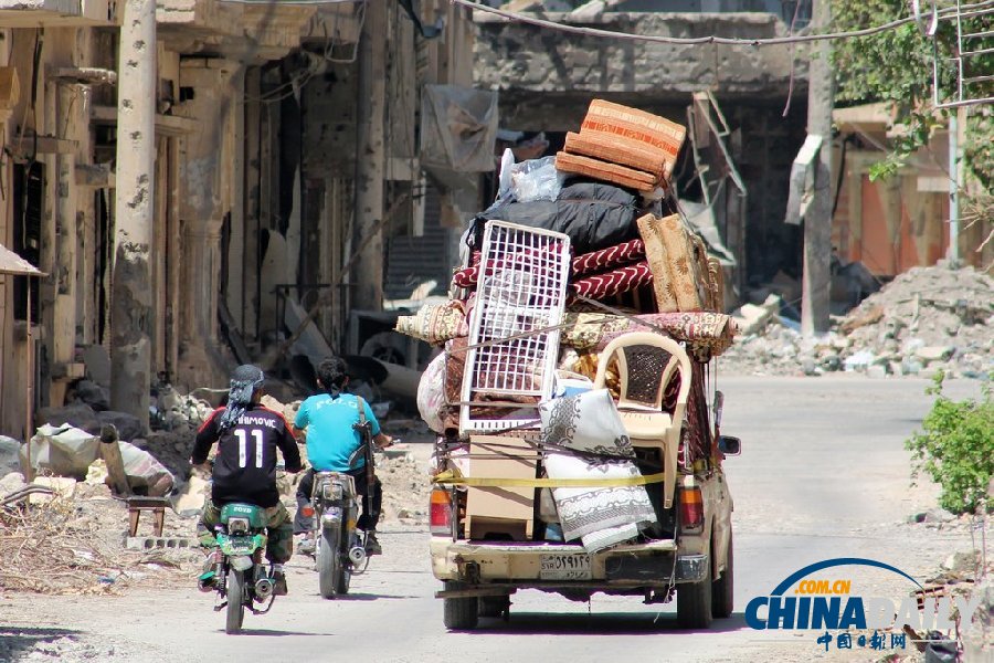 敘利亞東部城鎮發生激烈交火 鋼筋水泥大橋被炸斷