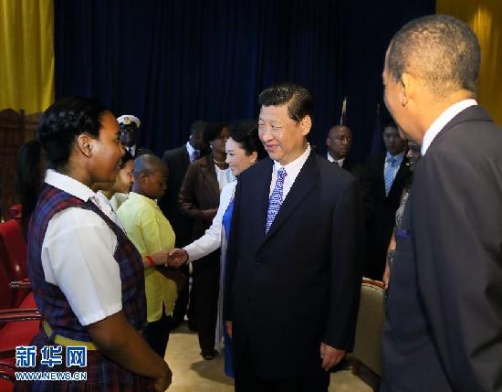 習(xí)近平會(huì)見(jiàn)特立尼達(dá)和多巴哥中學(xué)生代表