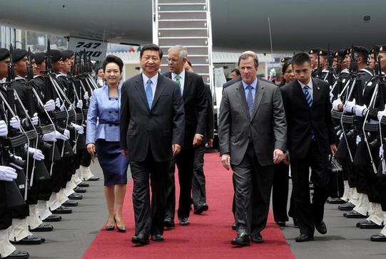 習近平抵達墨西哥開始進行國事訪問