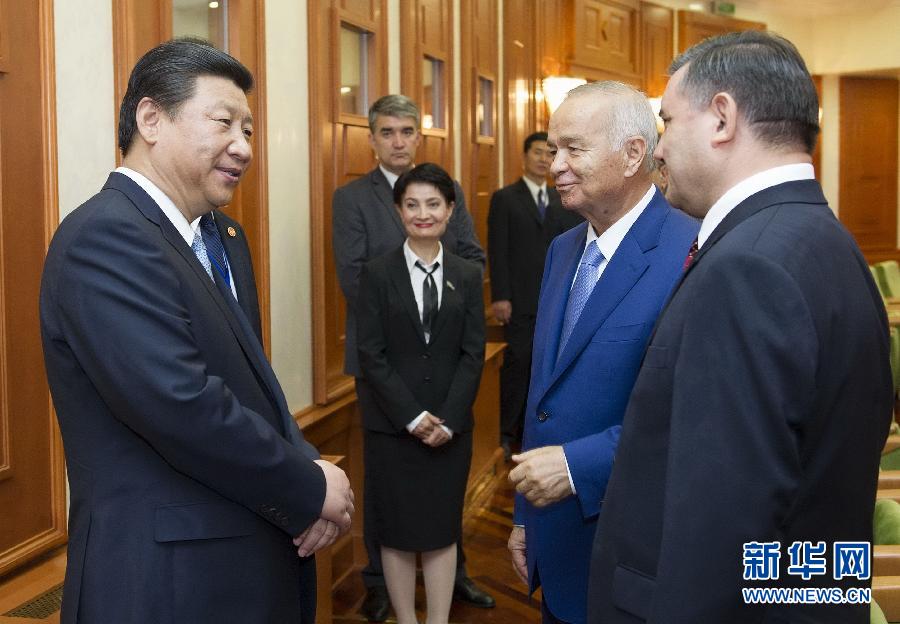 習近平參觀烏茲別克斯坦最高會議參議院