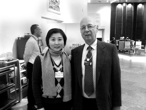 精通多國語言的達沃斯掌門施瓦布