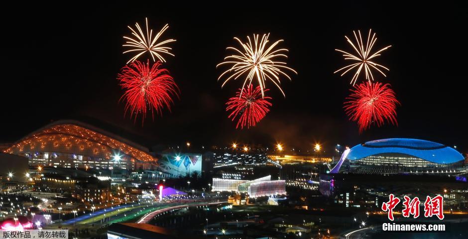 俄羅斯索契舉行冬奧會(huì)開(kāi)幕式彩排焰火匯演