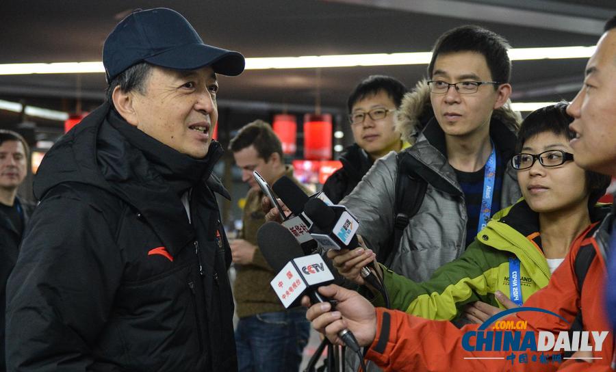 中國體育代表團(tuán)團(tuán)部一行17人飛抵索契