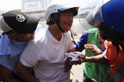 “紅衫軍”誓言絕不投降 沖突還在繼續