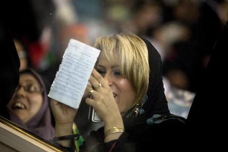 內(nèi)賈德稱若能連任總統(tǒng)將繼續(xù)“抵抗”政策(組圖)