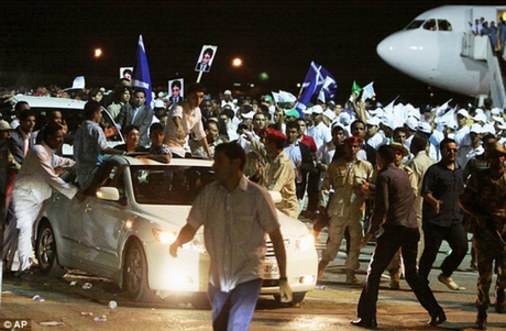 洛克比空難制造者獲釋回國 受英雄般禮遇惹怒美國