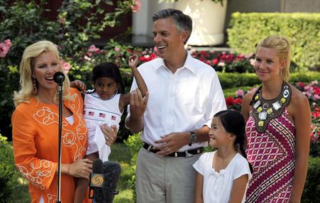 美新任駐華大使與媒體見面 女兒獻上鋼琴曲