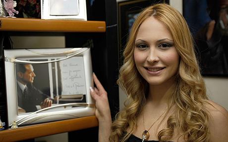 老貝今年老“背”了?英媒盤點意總理的“多災之年”