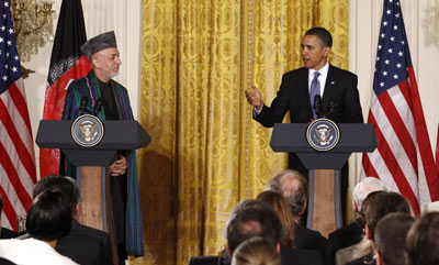奧巴馬與卡爾扎伊“秀和諧” 美、阿分歧難彌合