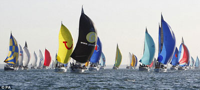 恢復正常生活？英國石油公司CEO看帆船比賽遭批評