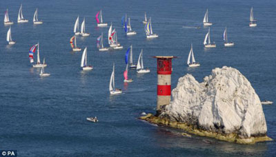 恢復正常生活？英國石油公司CEO看帆船比賽遭批評