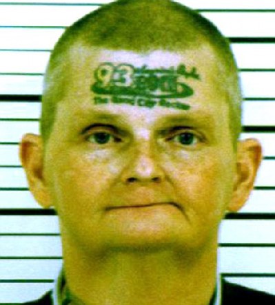 額頭文電臺標(biāo)志 美國一對父子求財心切成笑柄