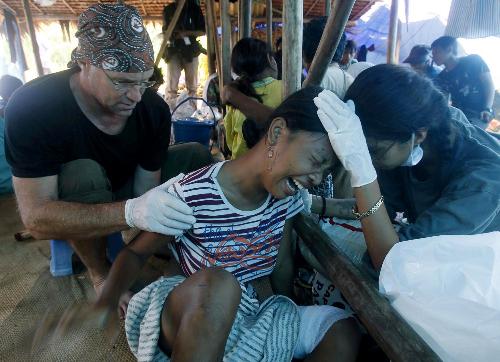 印尼海嘯致408人死亡災區缺醫少藥 兩月大女嬰獲救