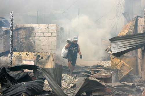 菲律賓首都大馬尼拉地區馬卡蒂市火災現場