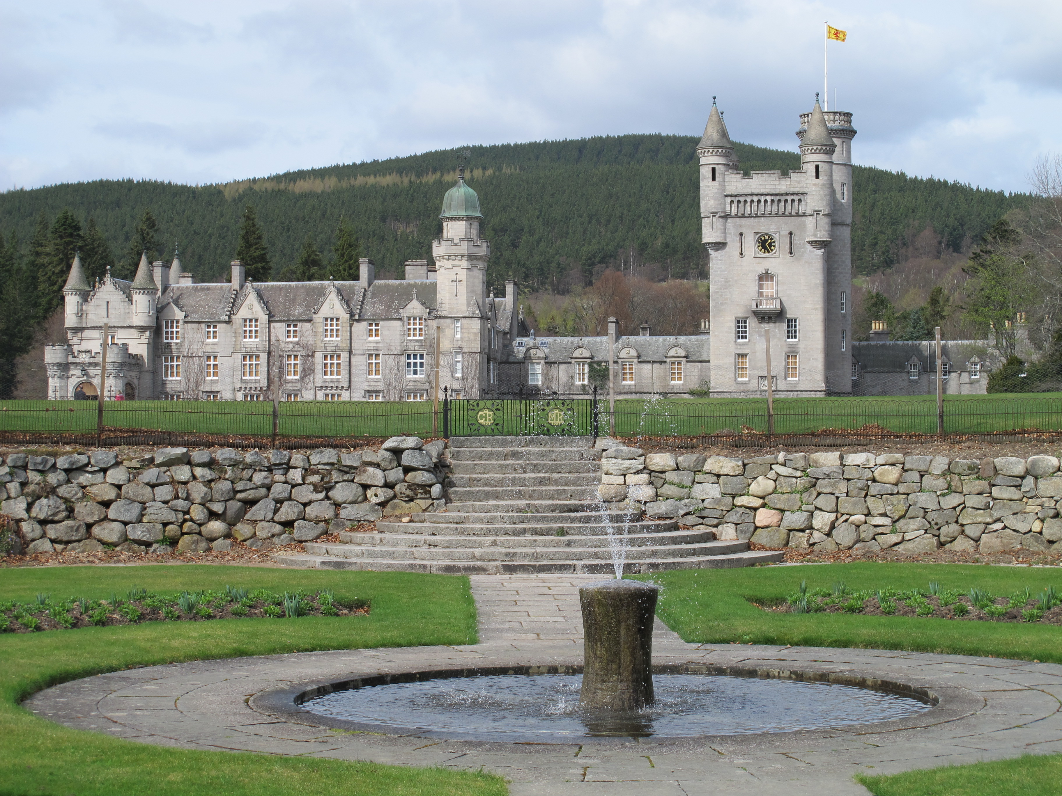 獨家：戴安娜蜜月地實拍 威廉凱特蜜月地點大猜想