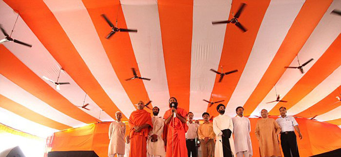 印度瑜伽大師絕食抗議腐敗 4萬追隨者遭暴力驅散