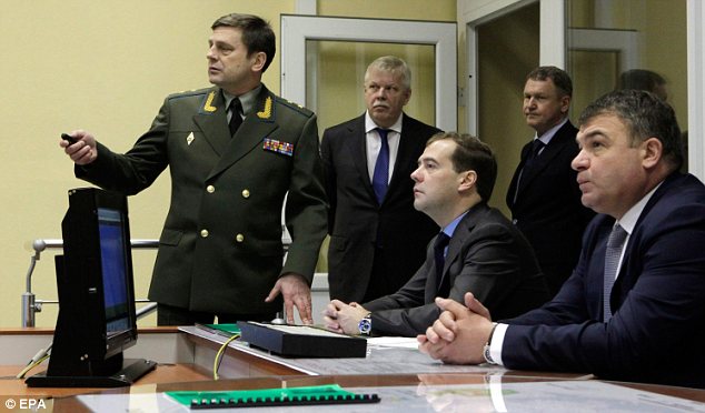 俄總統親手啟動導彈預警雷達 強硬回應美反導部署