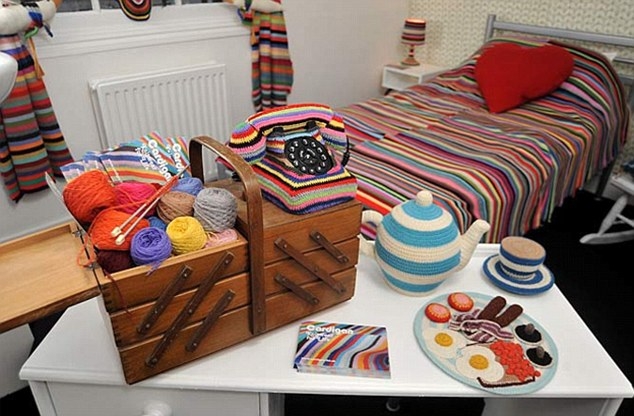 5公斤毛線的魔力！英國設計師編出溫馨童話小屋