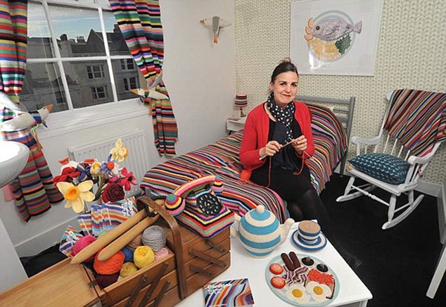 5公斤毛線的魔力！英國設計師編出溫馨童話小屋