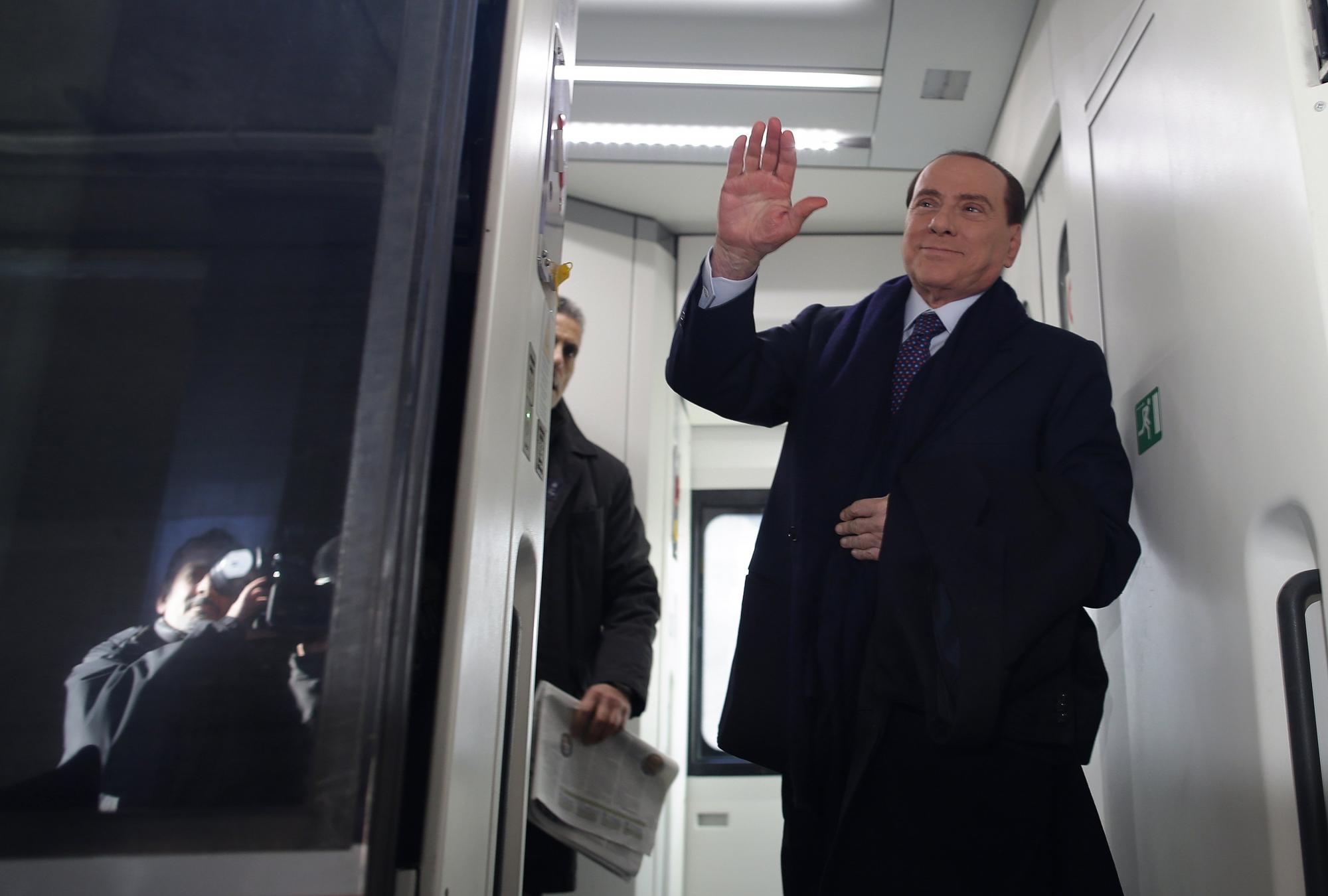 貝盧斯科尼轉變歧視同性戀態度 攜27歲未婚妻亮相引圍觀