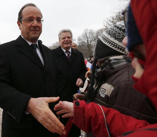 圖：德法兩國慶“金婚” 默克爾奧朗德“秀恩愛”