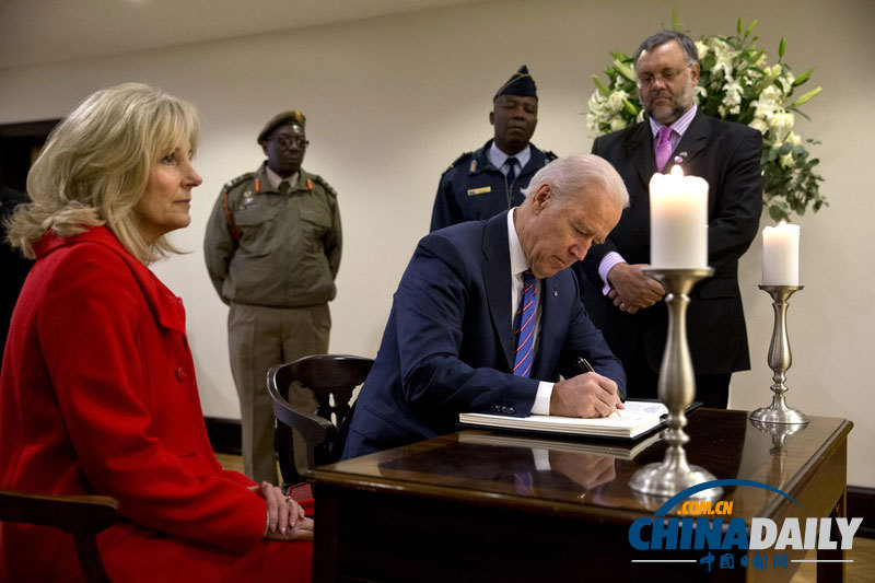 各國政要悼念曼德拉 奧巴馬夫婦啟程赴南非