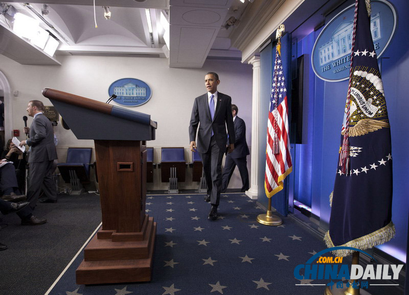 奧巴馬舉行年終新聞發(fā)布會 笑容滿面心情不錯