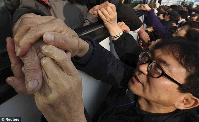 韓朝離散家屬團(tuán)聚活動(dòng)結(jié)束 難舍之情溢于言表