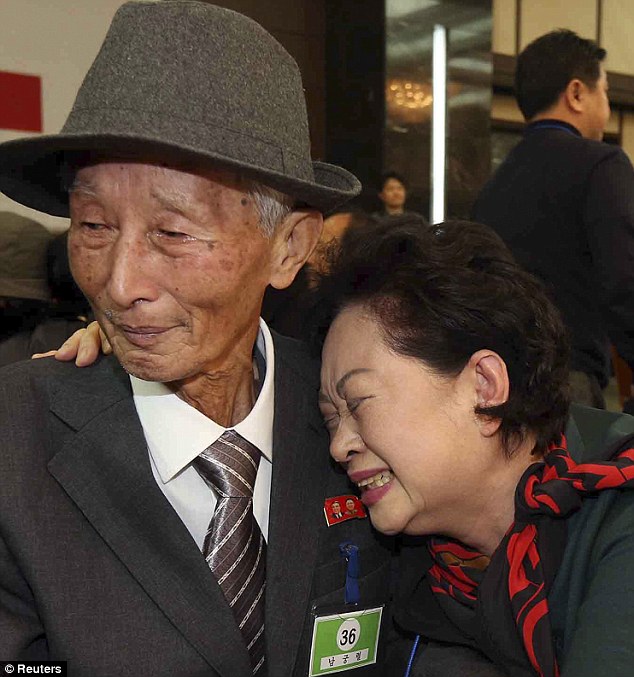 韓朝離散家屬團(tuán)聚活動結(jié)束 難舍之情溢于言表