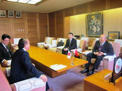 駐大阪總領事劉毅仁赴德島拜會當地政府和議會(組圖)