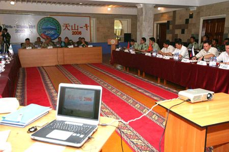 中哈聯(lián)合反恐演習第一階段實兵演練開始