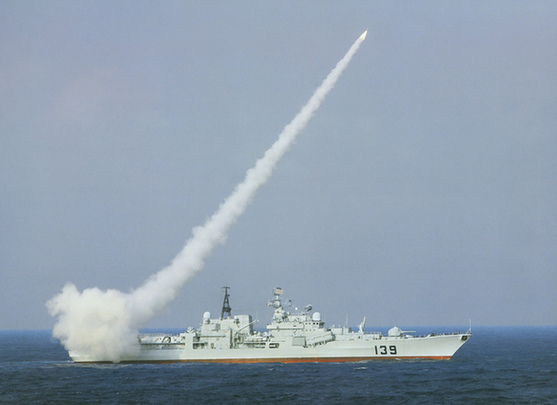 驅(qū)逐艦發(fā)射“施基利”導(dǎo)彈