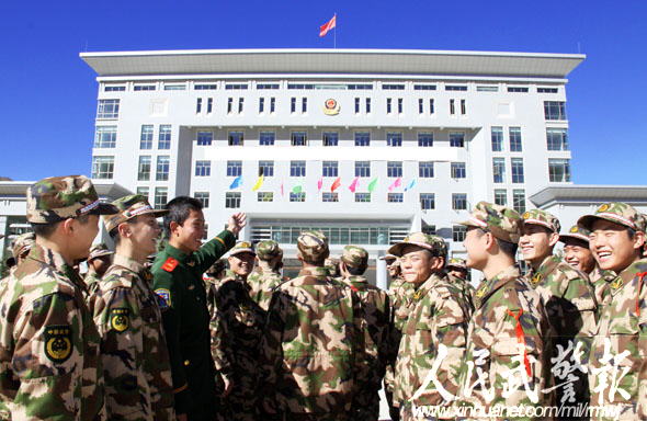 武警新兵飛抵拉薩 