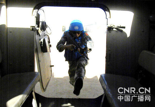 我赴蘇維和大隊警衛(wèi)中隊通過防衛(wèi)技能測試