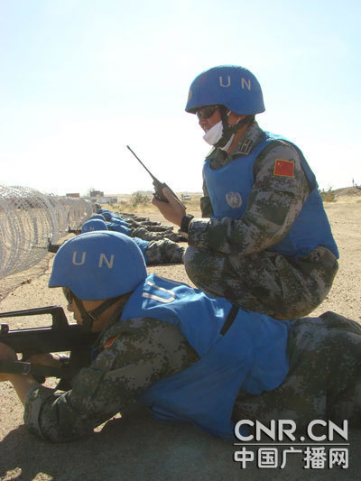 我赴蘇維和大隊警衛(wèi)中隊通過防衛(wèi)技能測試