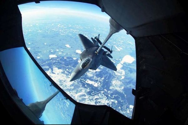 美F-22隱身戰(zhàn)斗機