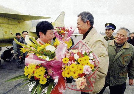 殲10戰機首次試飛的部分歷史照片對外公開