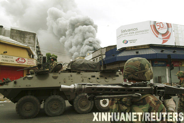 智利政府向?yàn)?zāi)區(qū)增派軍隊(duì)維持秩序[組圖]